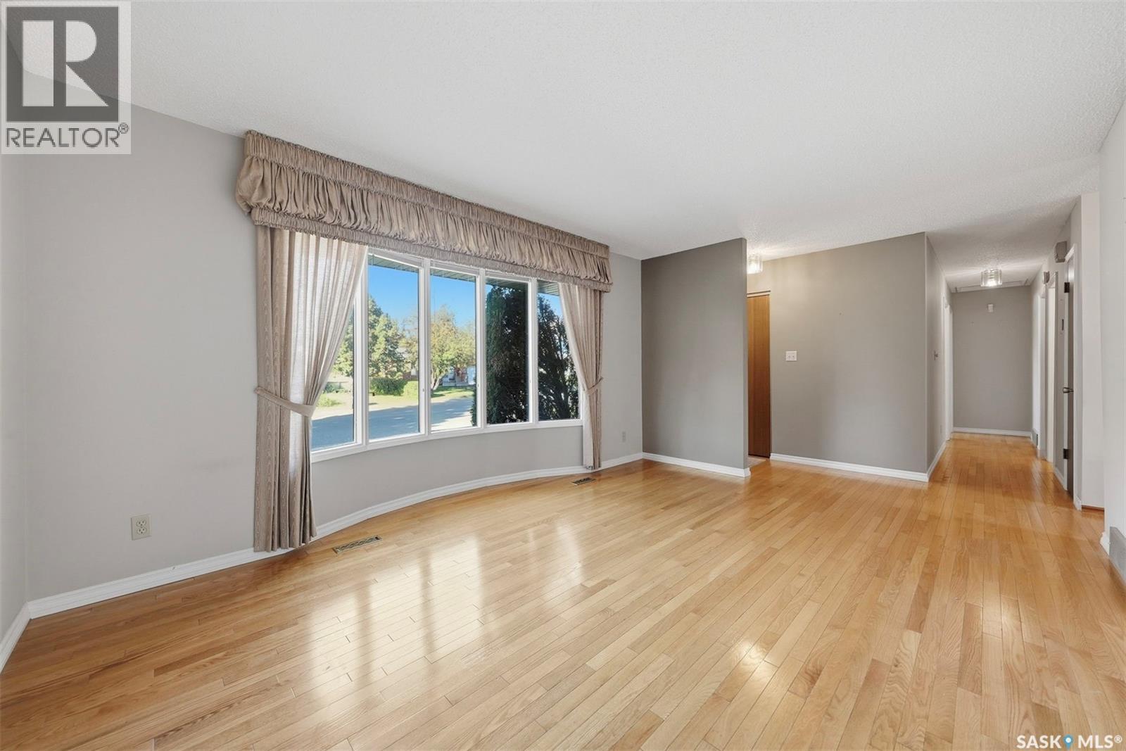 253 Laurentian Drive Property Photo 5