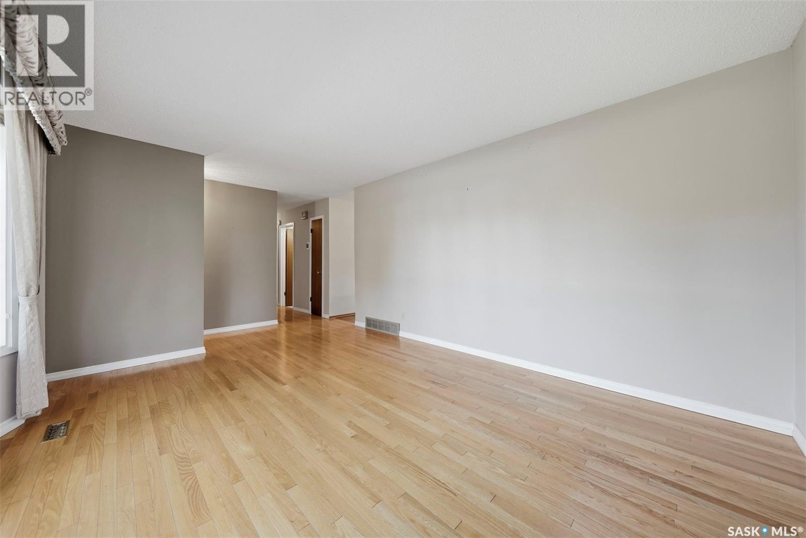 253 Laurentian Drive Property Photo 6