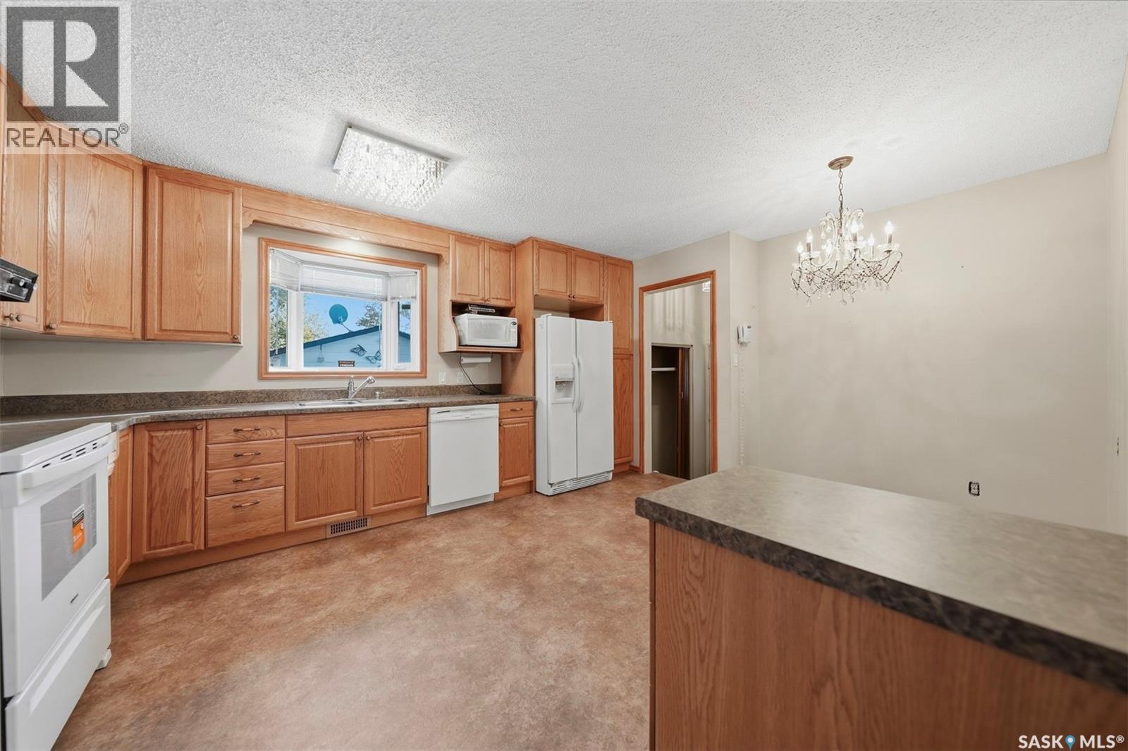253 Laurentian Drive Property Photo 8