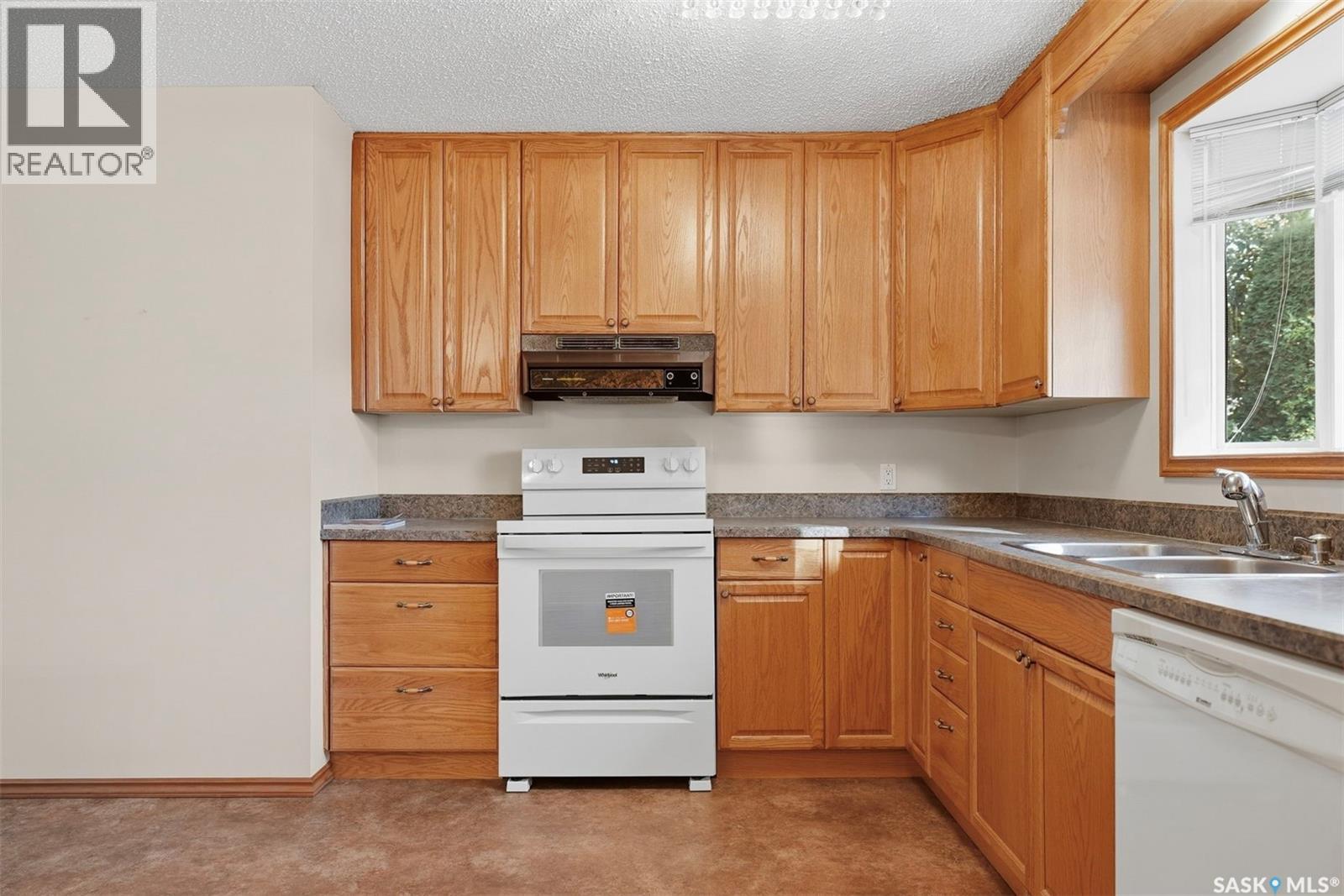 253 Laurentian Drive Property Photo 12