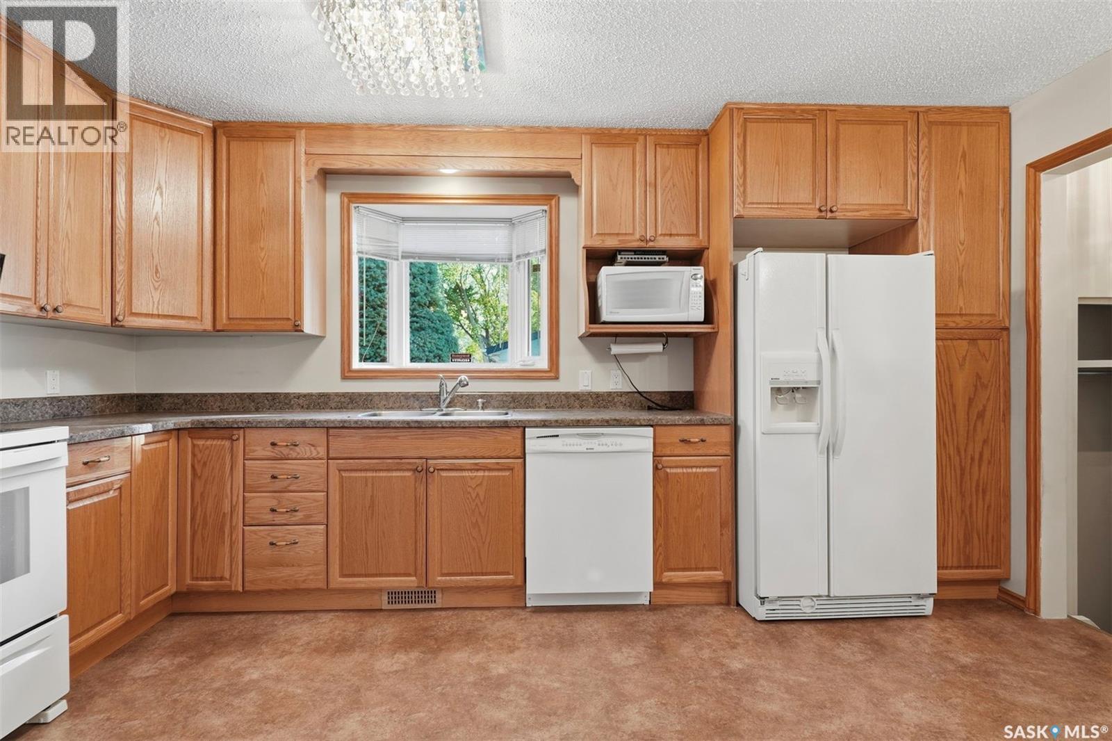 253 Laurentian Drive Property Photo 13