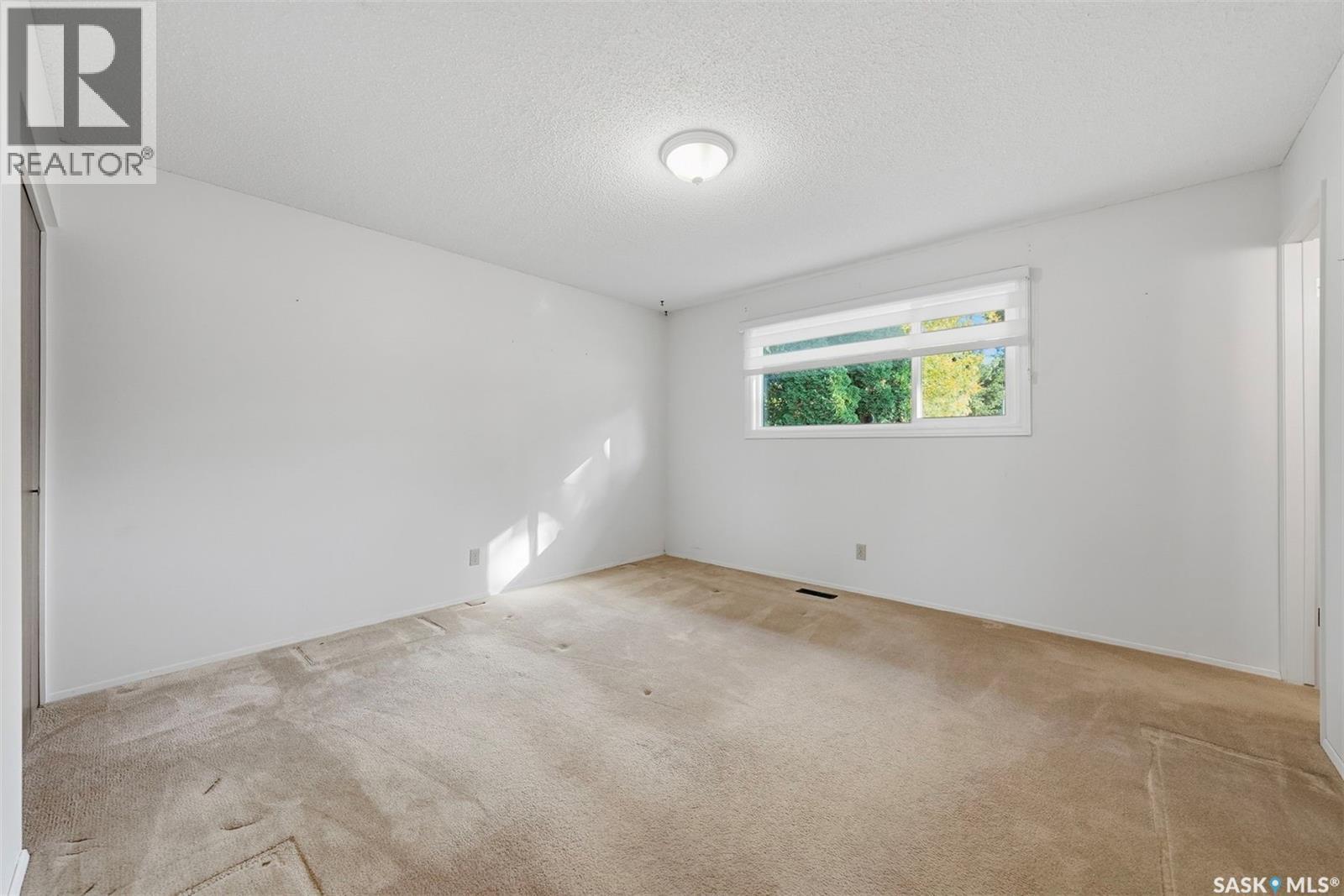 253 Laurentian Drive Property Photo 14