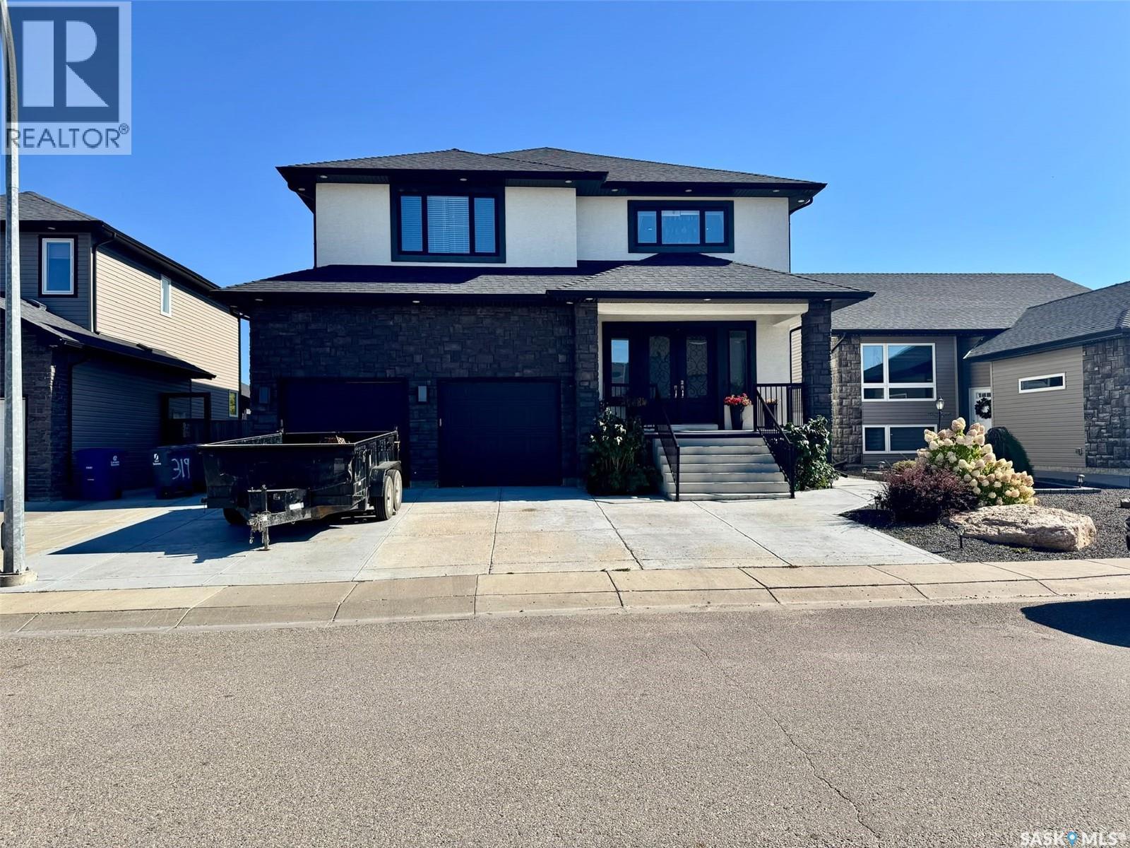 319 Roy Crescent Property Photo 4