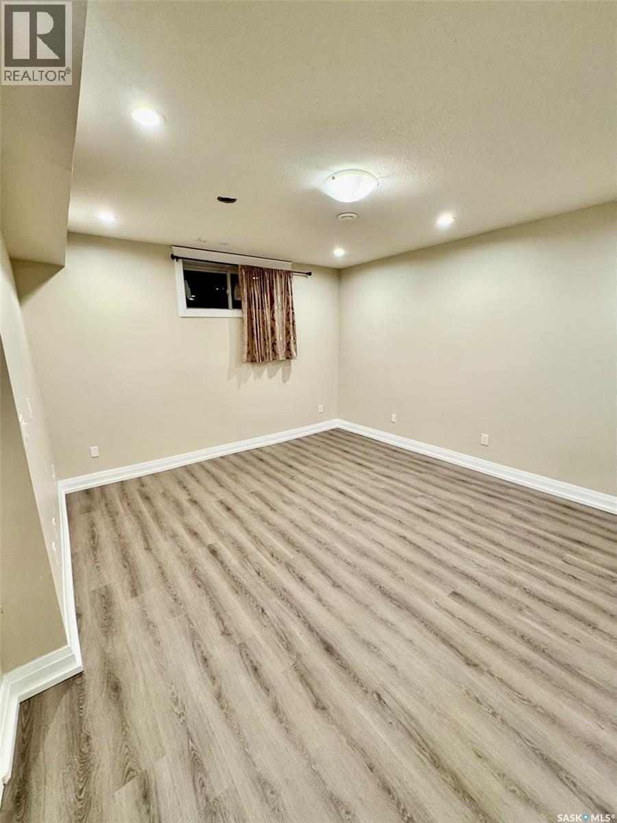 319 Roy Crescent Property Photo 35