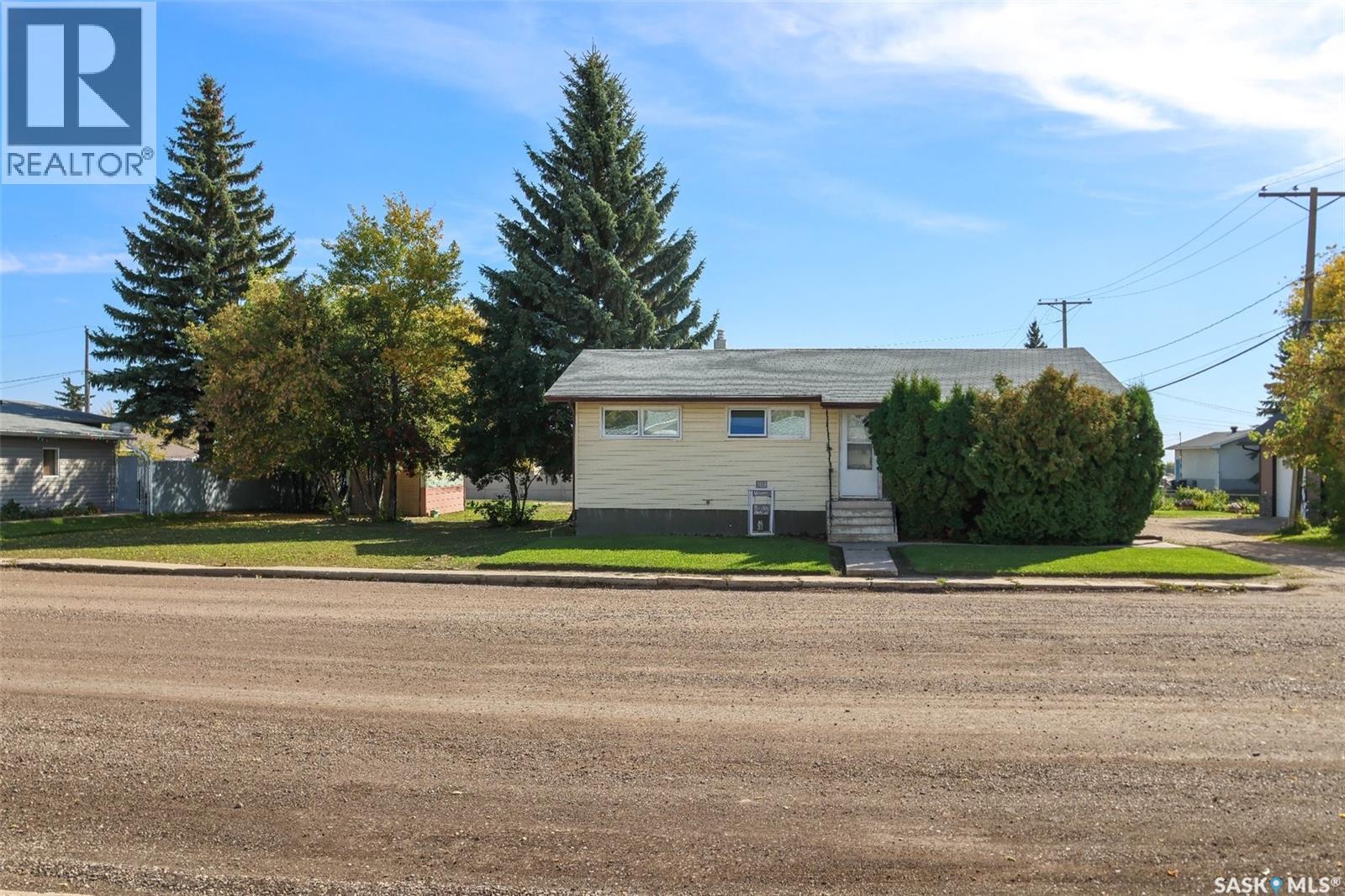 102 4th Avenue E Property Photo 1