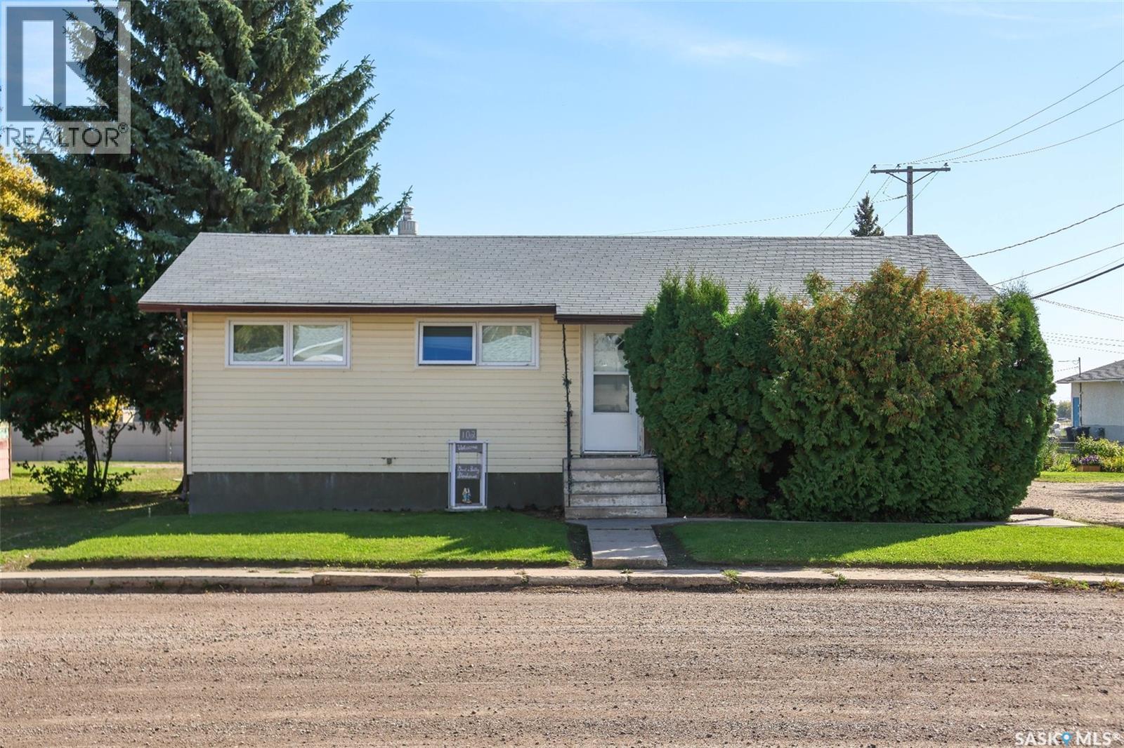 102 4th Avenue E Property Photo 2