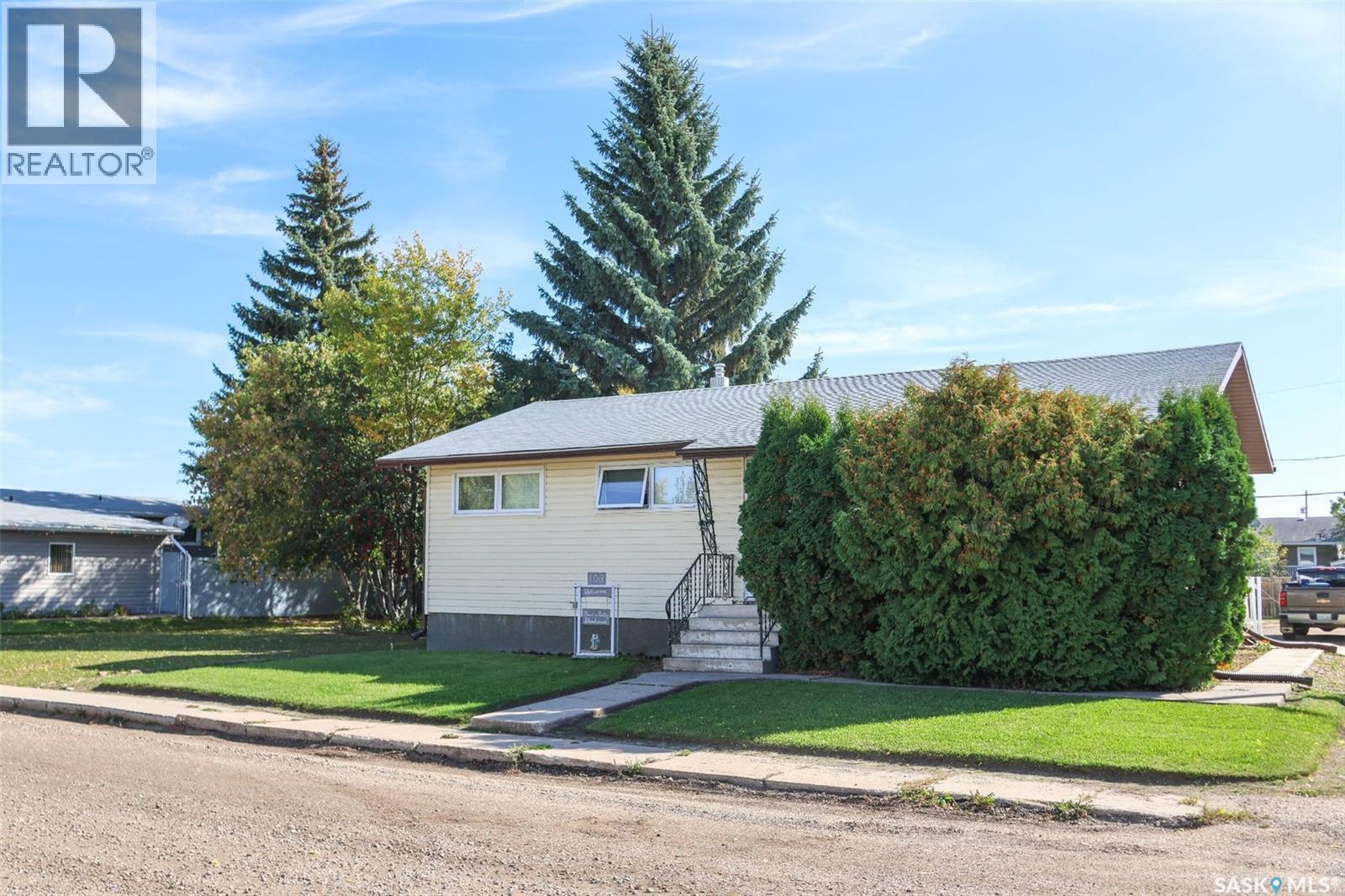 102 4th Avenue E Property Photo 4