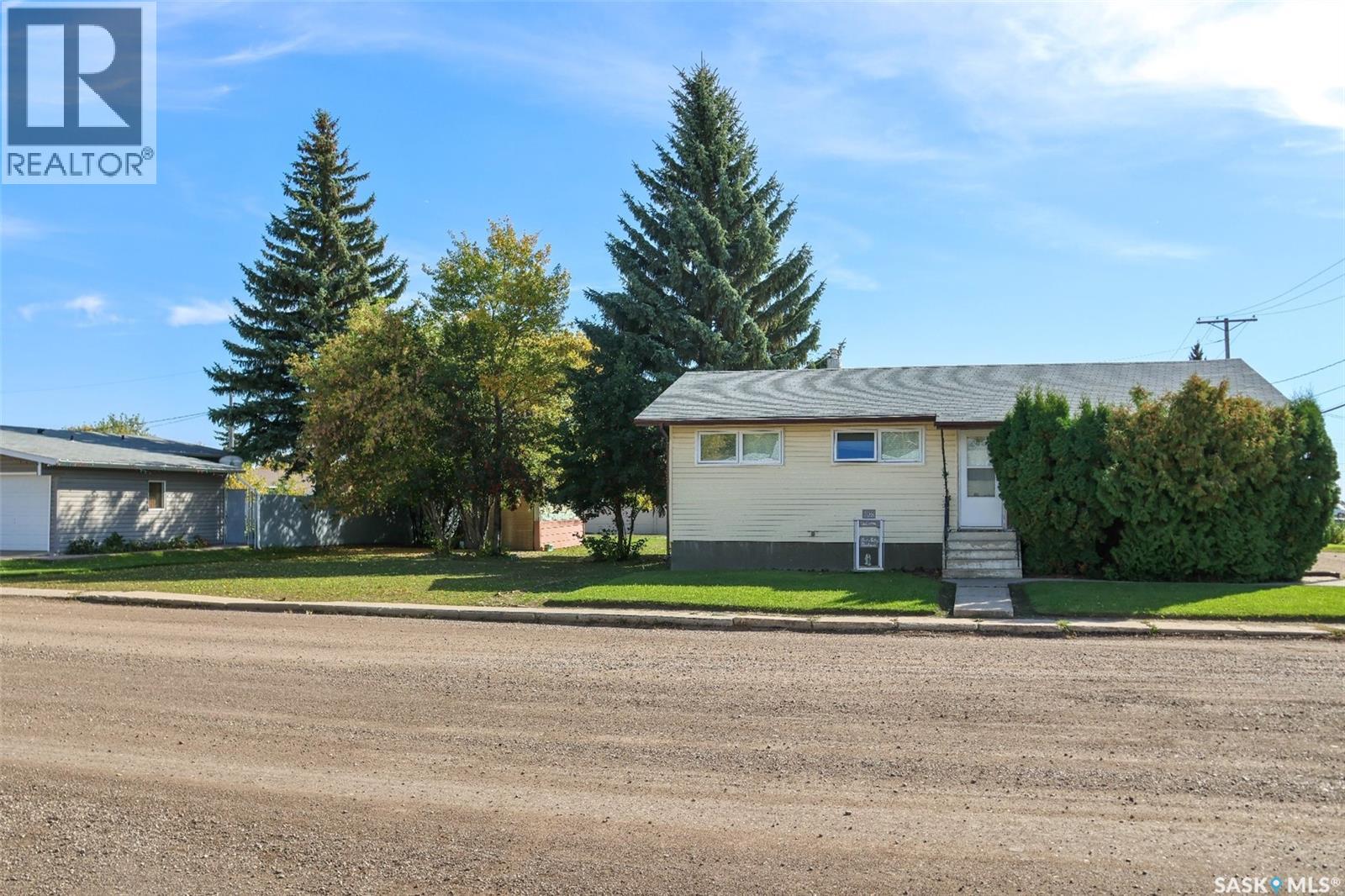 102 4th Avenue E Property Photo 5