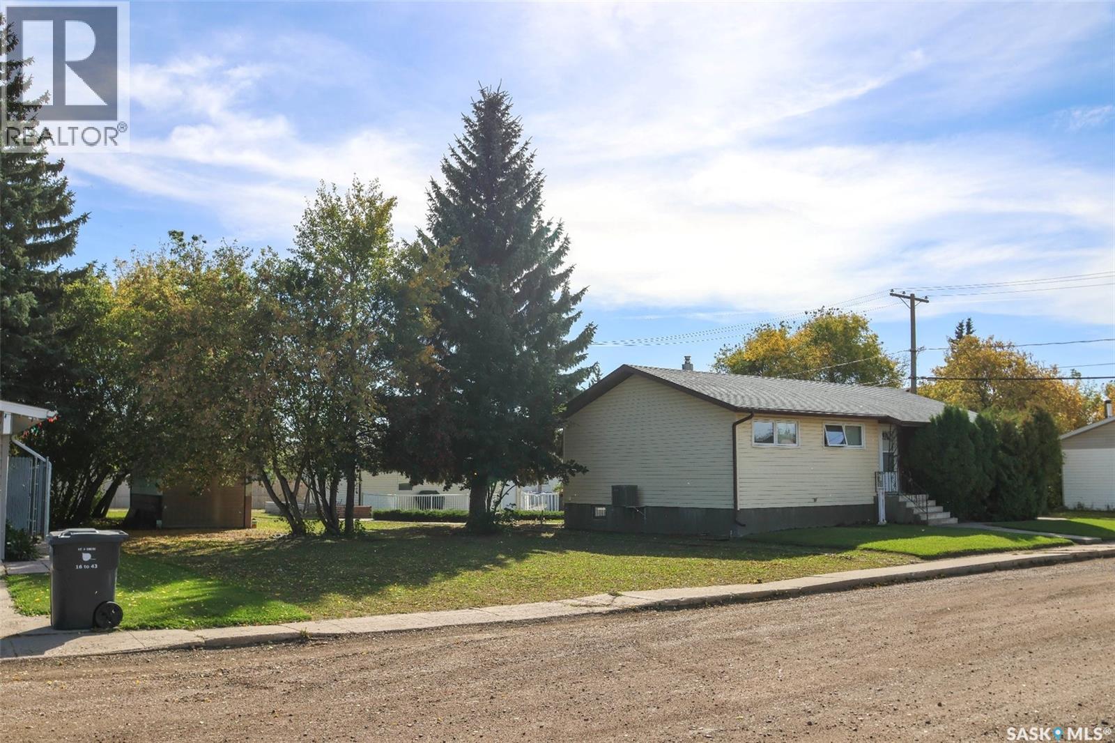 102 4th Avenue E Property Photo 6