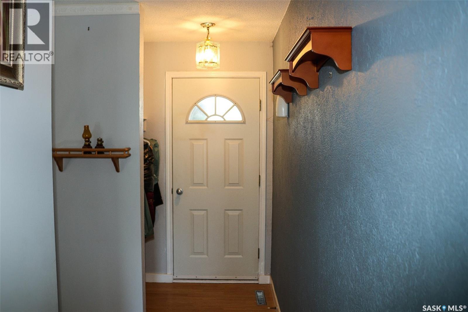 102 4th Avenue E Property Photo 7
