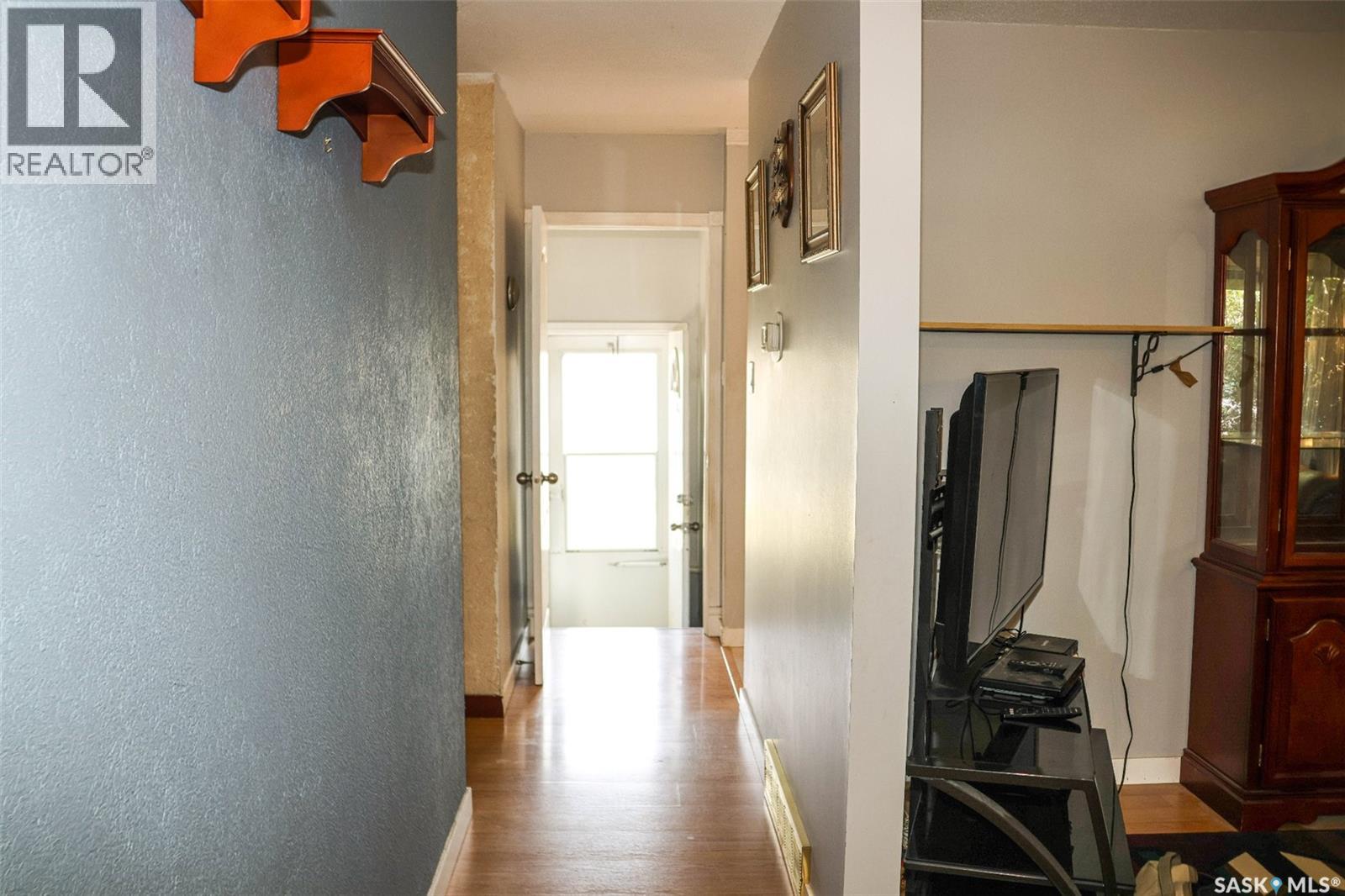 102 4th Avenue E Property Photo 8