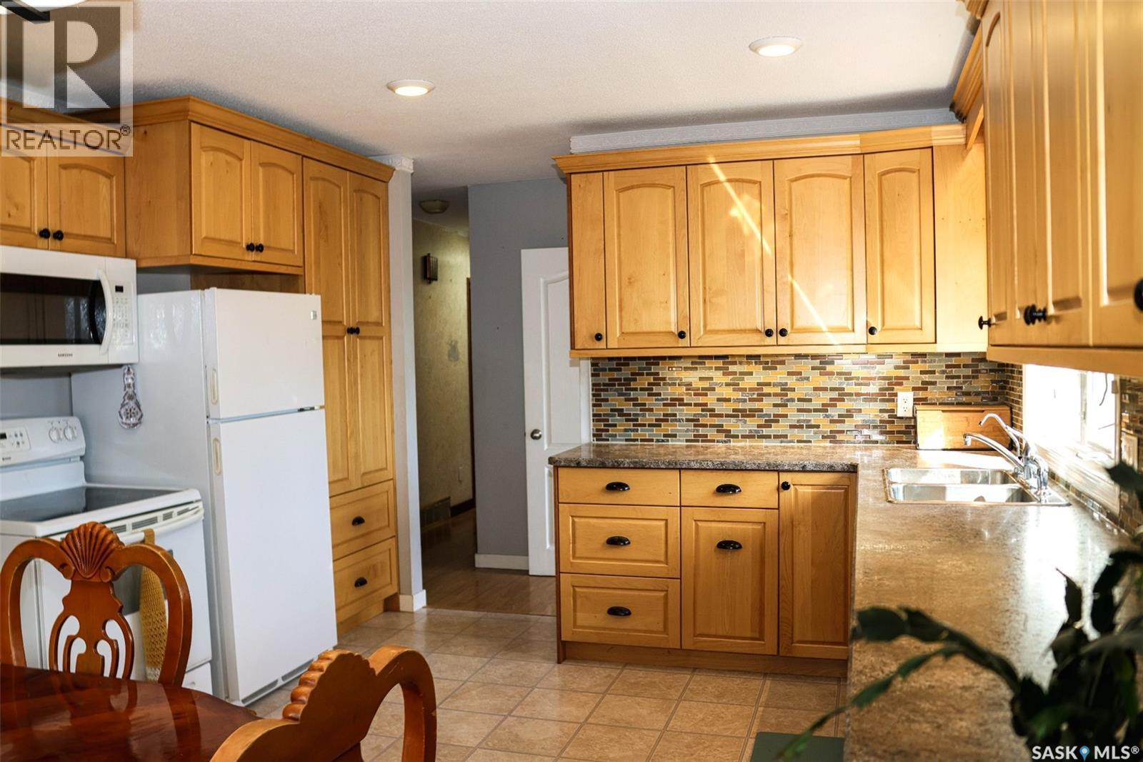 102 4th Avenue E Property Photo 15