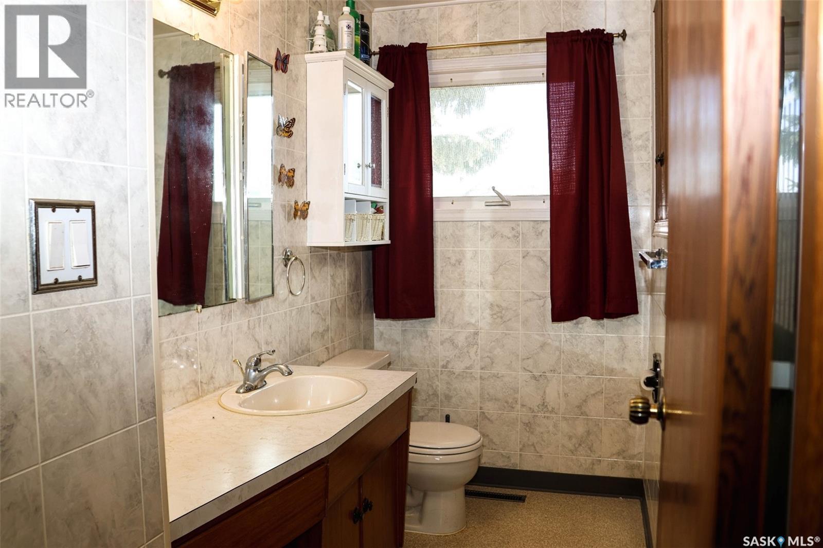 102 4th Avenue E Property Photo 21
