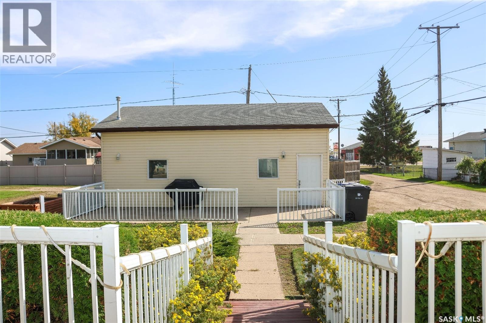 102 4th Avenue E Property Photo 36