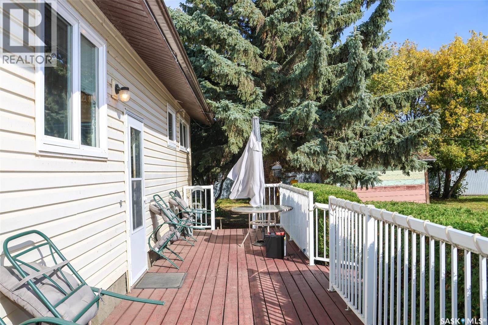 102 4th Avenue E Property Photo 37