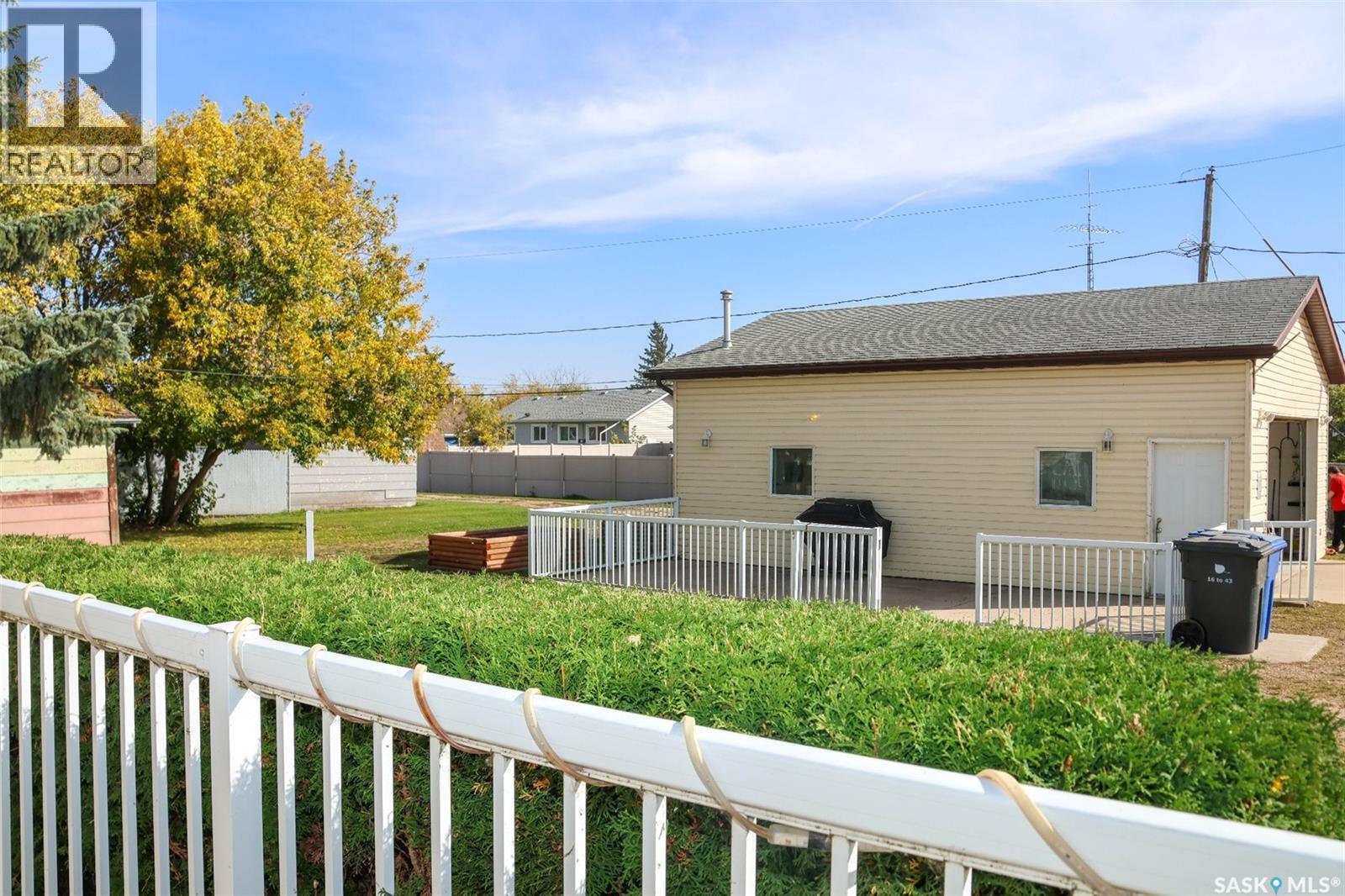 102 4th Avenue E Property Photo 38