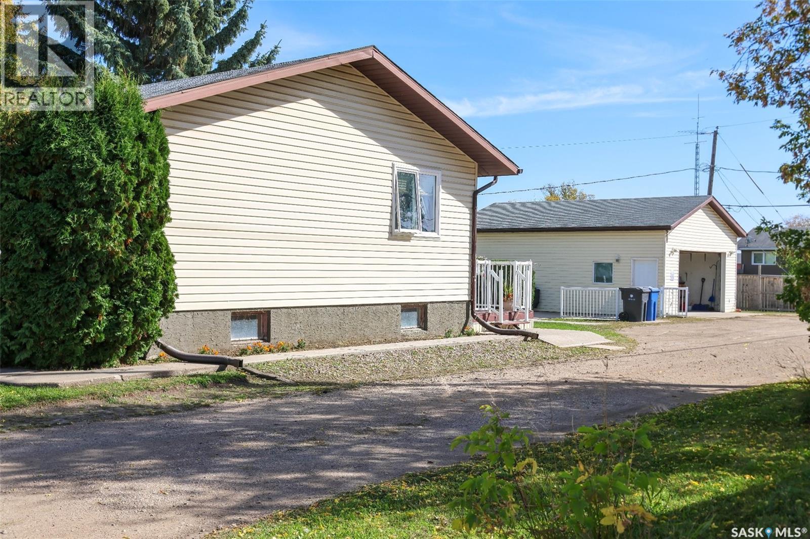 102 4th Avenue E Property Photo 39
