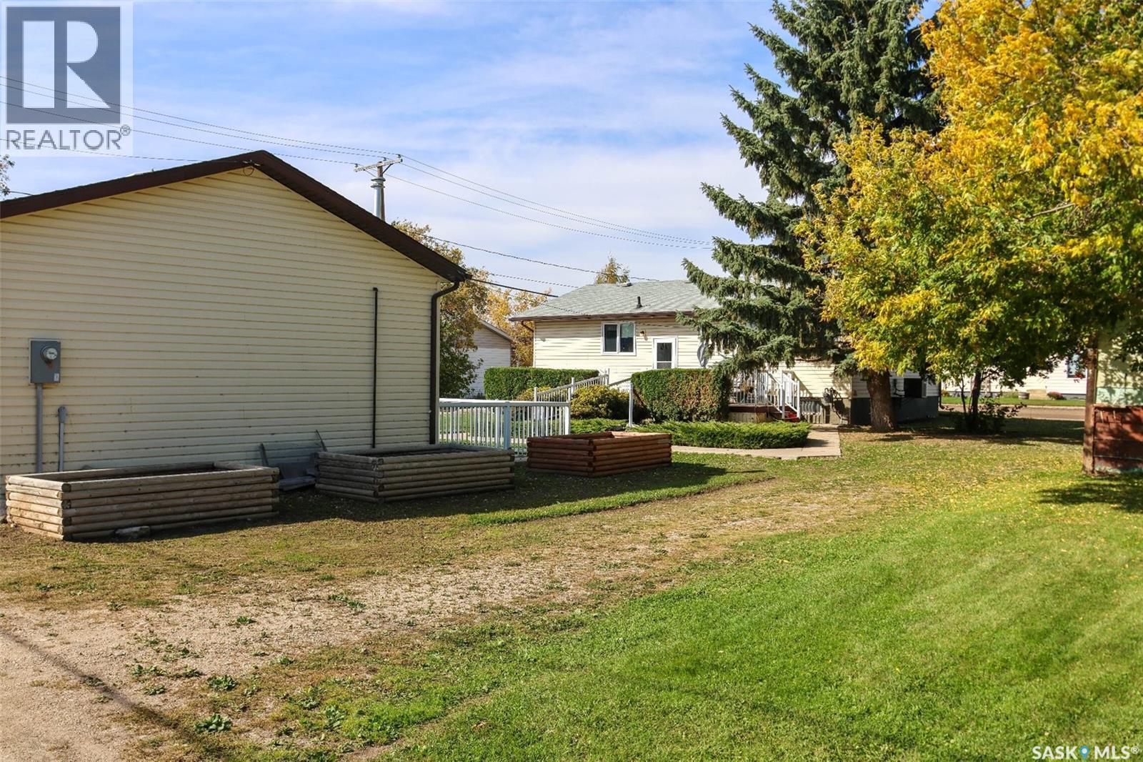 102 4th Avenue E Property Photo 41