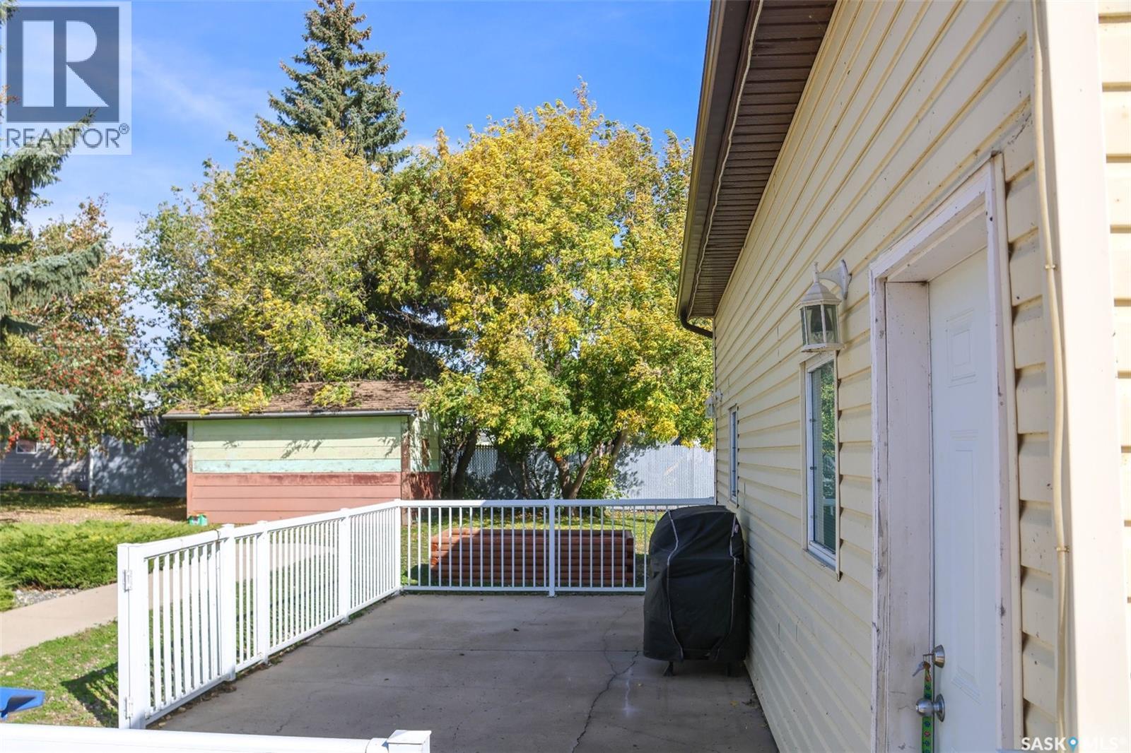102 4th Avenue E Property Photo 44