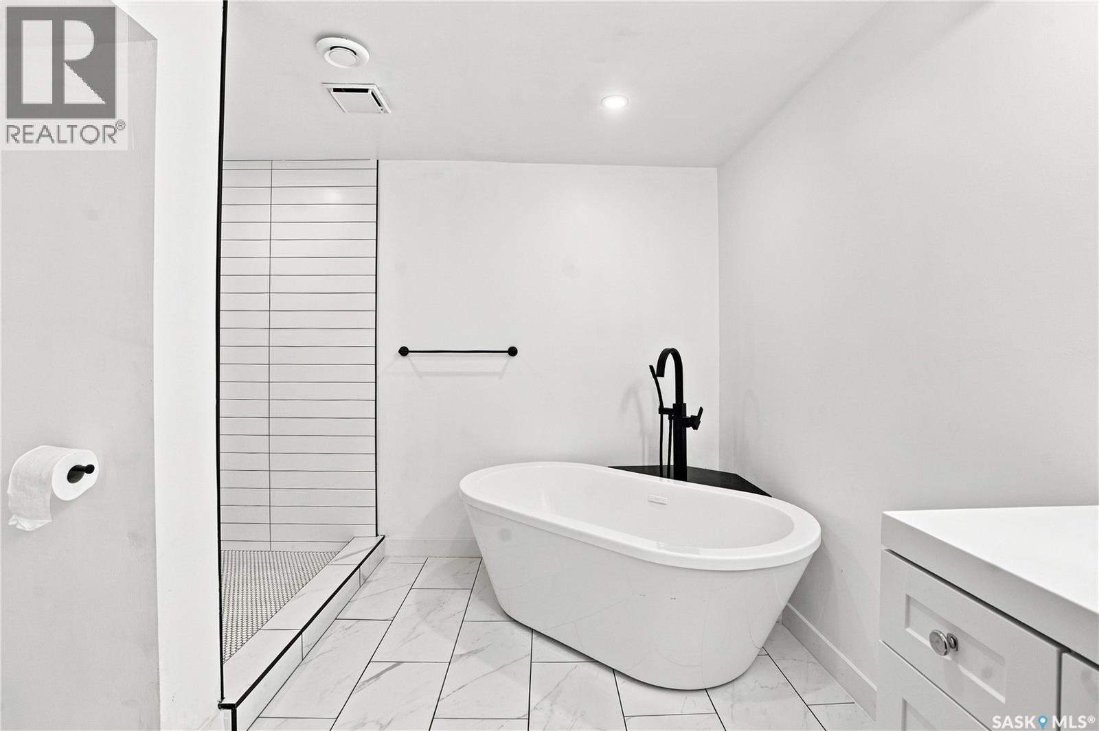 3445 11th Street W Property Photo 8
