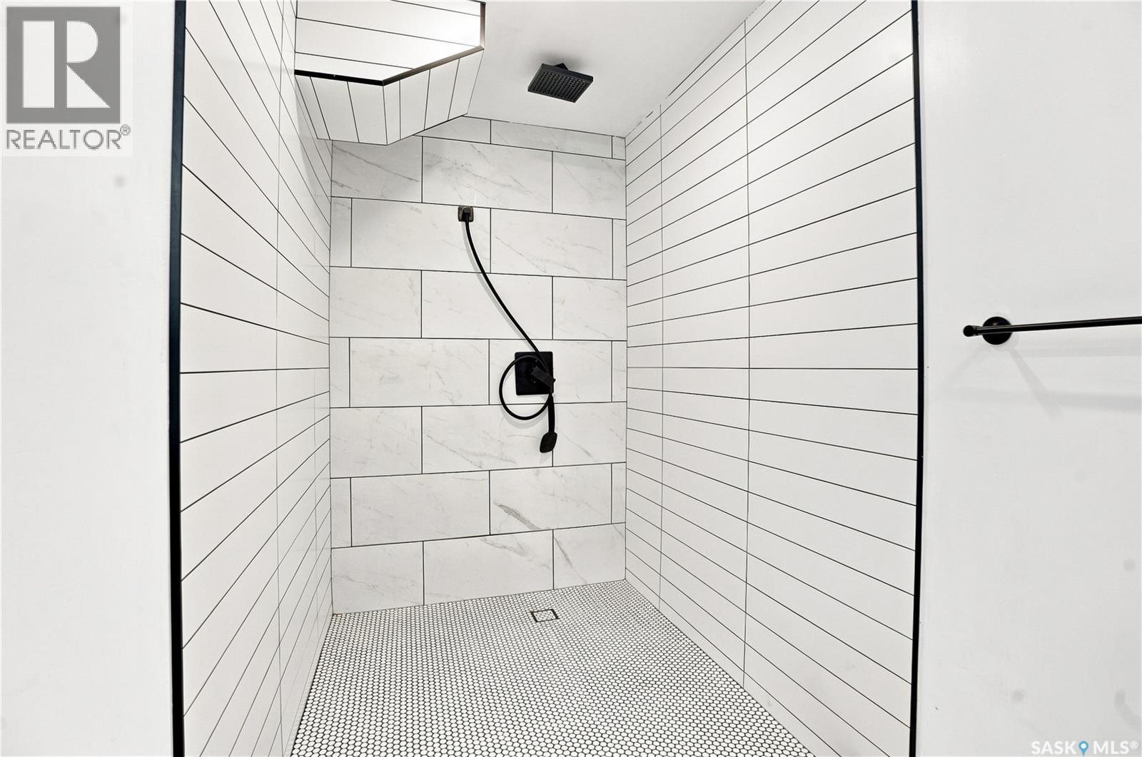 3445 11th Street W Property Photo 9