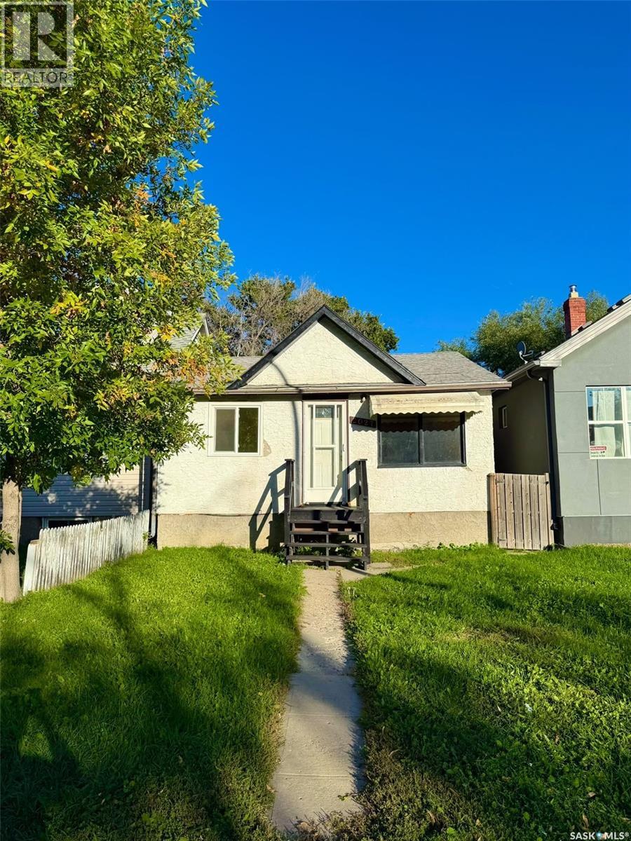 2027 Montreal Street Property Photo 1