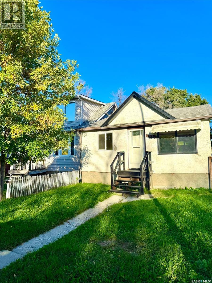 2027 Montreal Street Property Photo 2