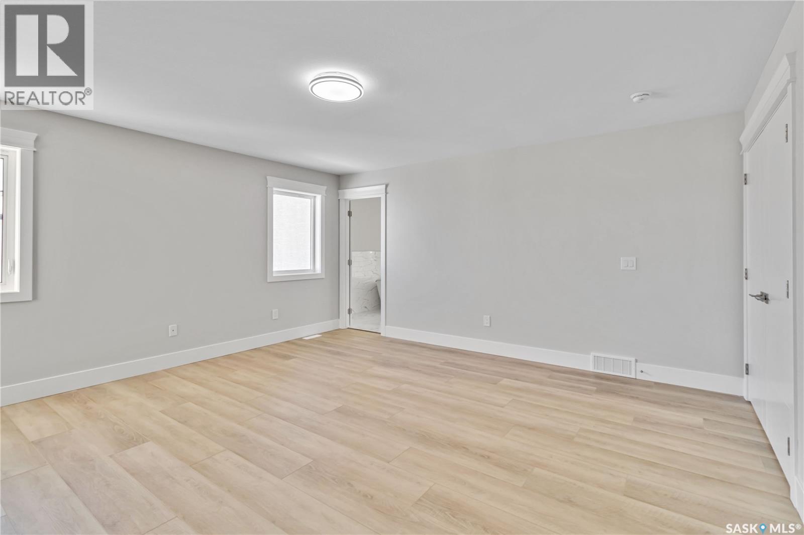 470 Yuel Crescent Property Photo 19