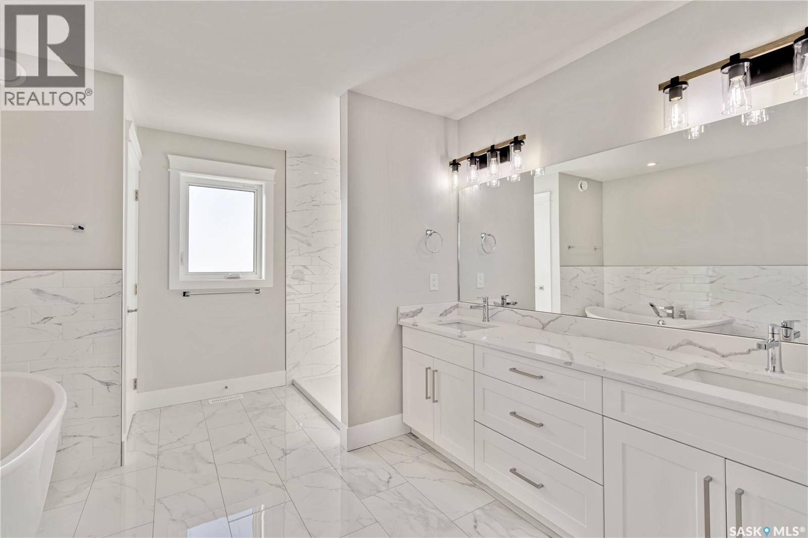 470 Yuel Crescent Property Photo 22