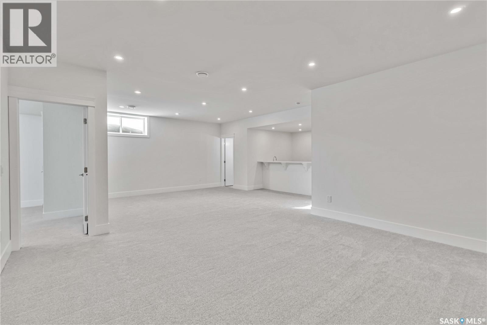 470 Yuel Crescent Property Photo 31
