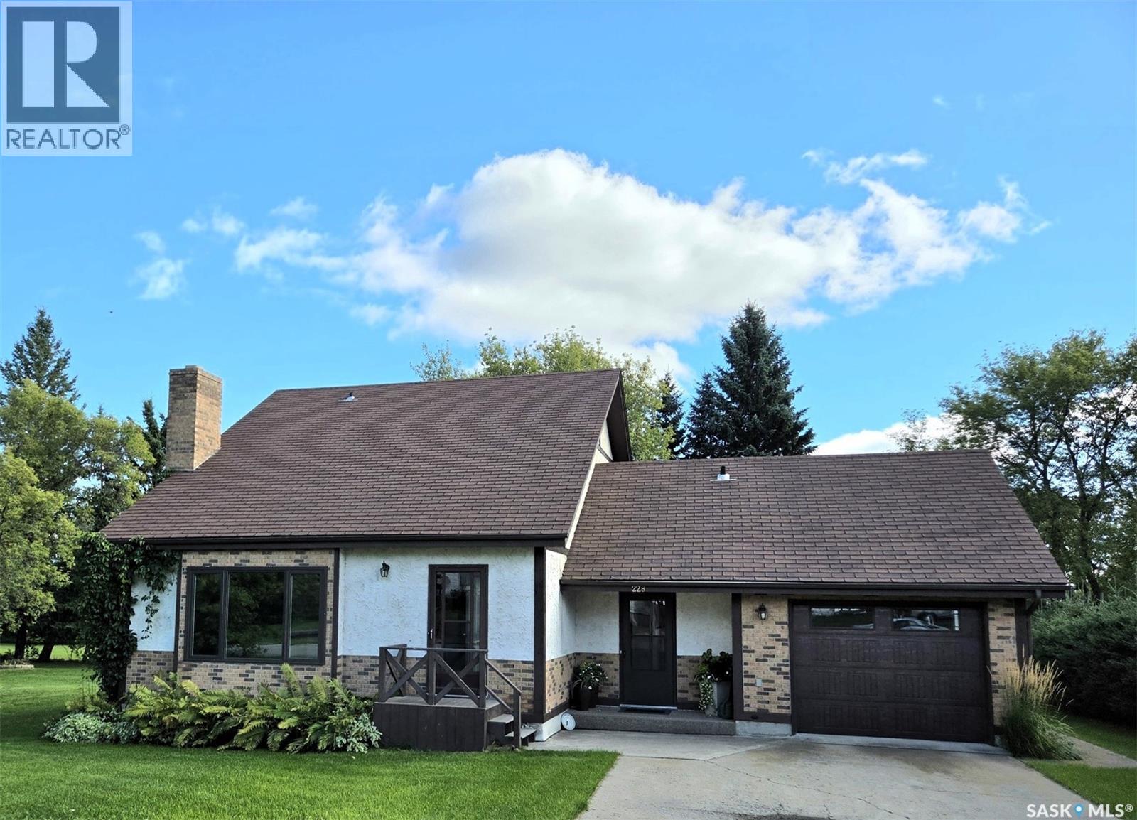 228 Railway Avenue Property Photo 1