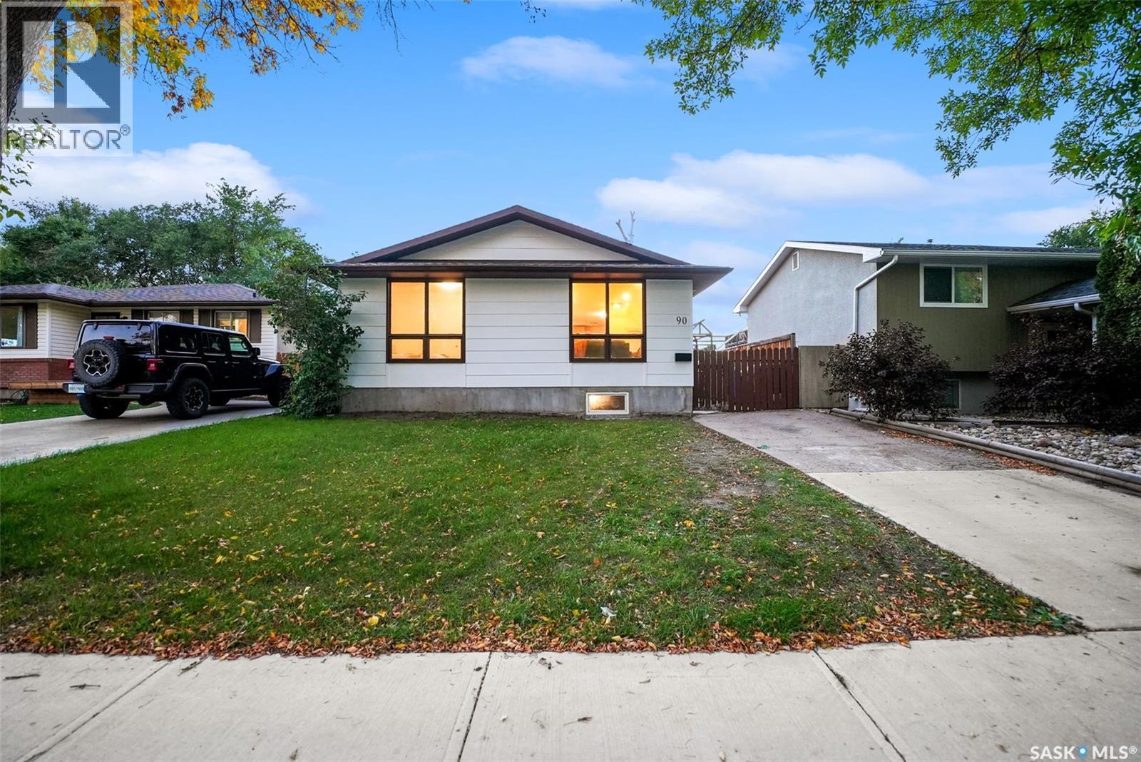 90 Turner Crescent Property Photo 1