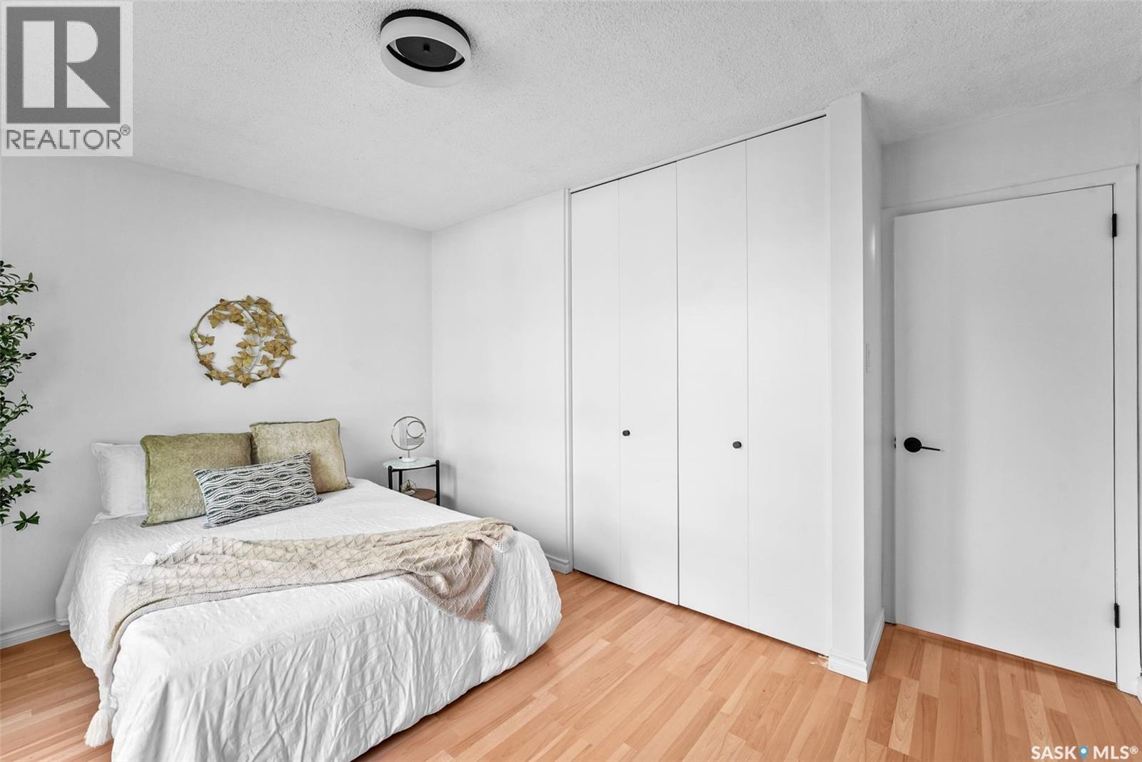 90 Turner Crescent Property Photo 11