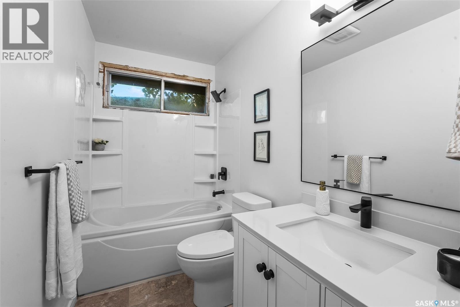 90 Turner Crescent Property Photo 14