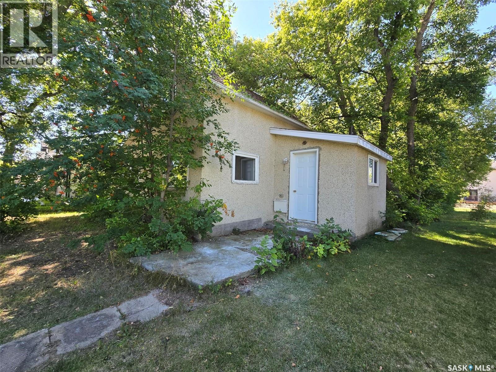 222 1st Avenue W Property Photo 1