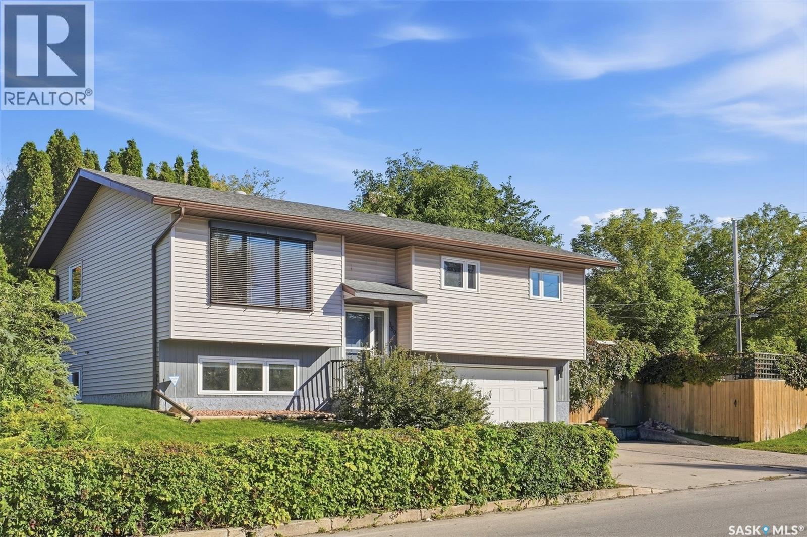 389 21st Street W Property Photo 1