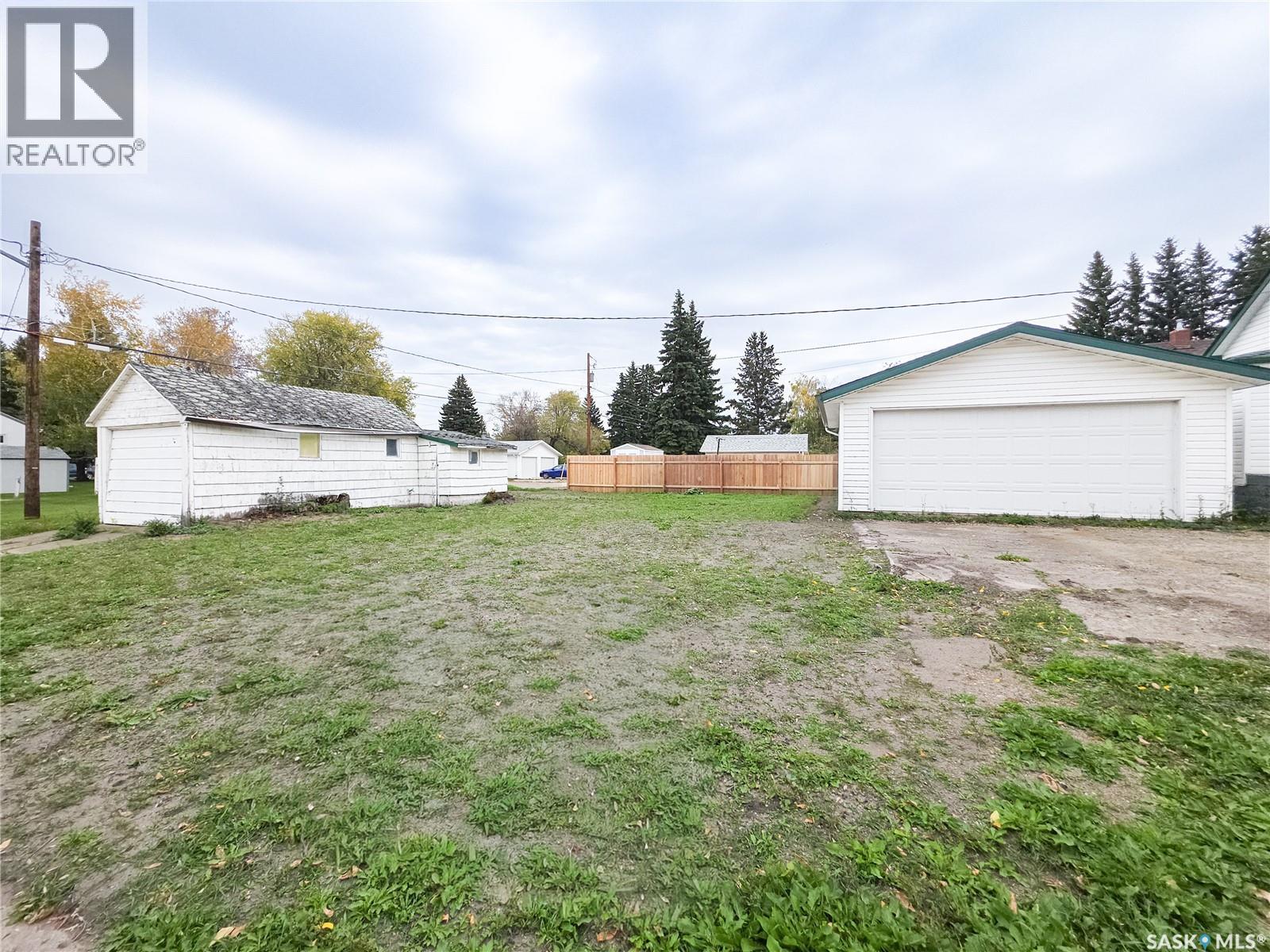 202 6th Avenue E Property Photo 3
