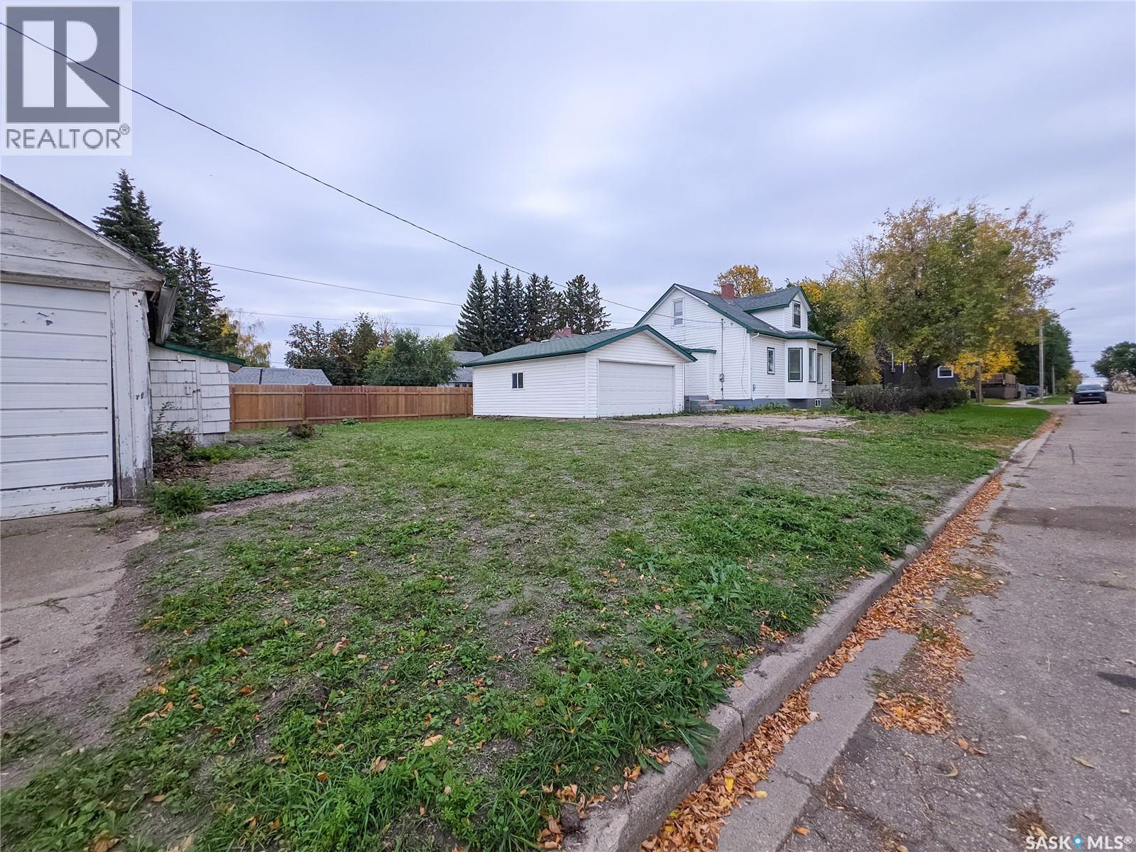 202 6th Avenue E Property Photo 4