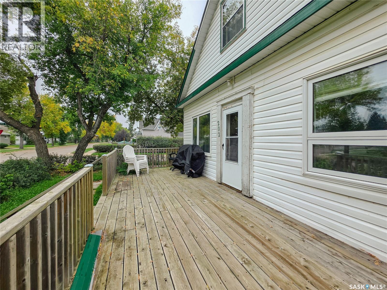 202 6th Avenue E Property Photo 6