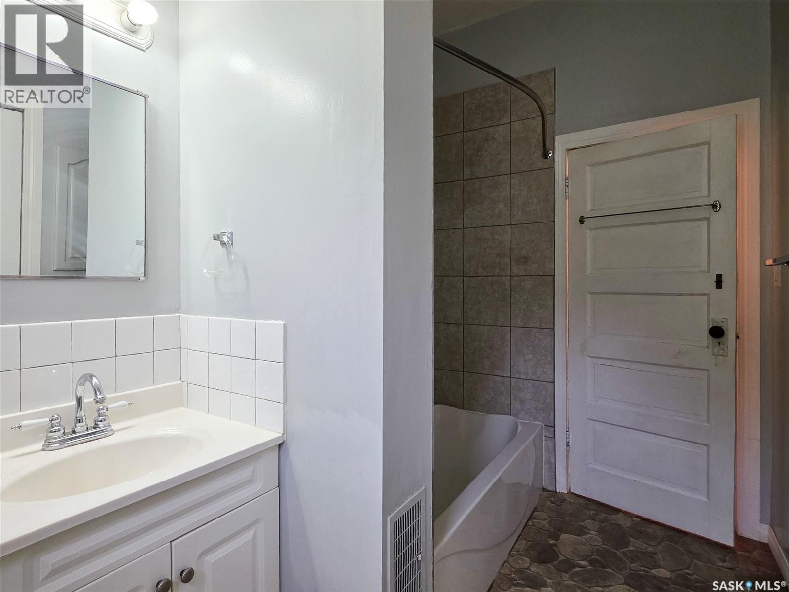202 6th Avenue E Property Photo 23