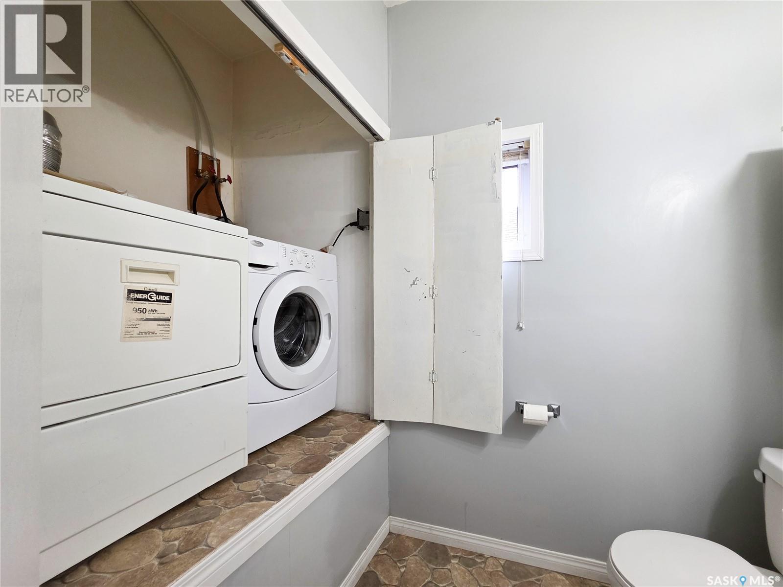 202 6th Avenue E Property Photo 25