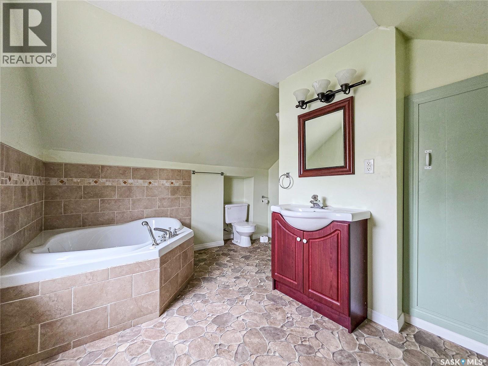 202 6th Avenue E Property Photo 34