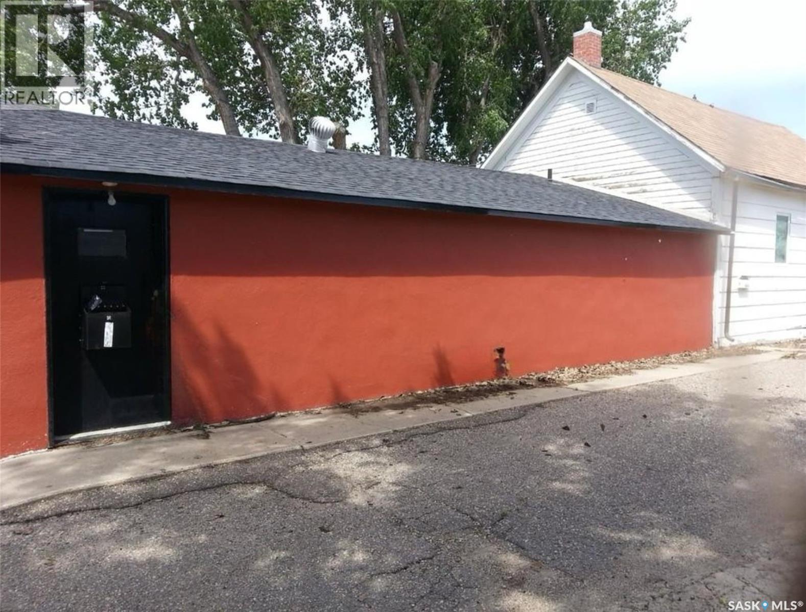 1109 South Railway Street E Property Photo 2
