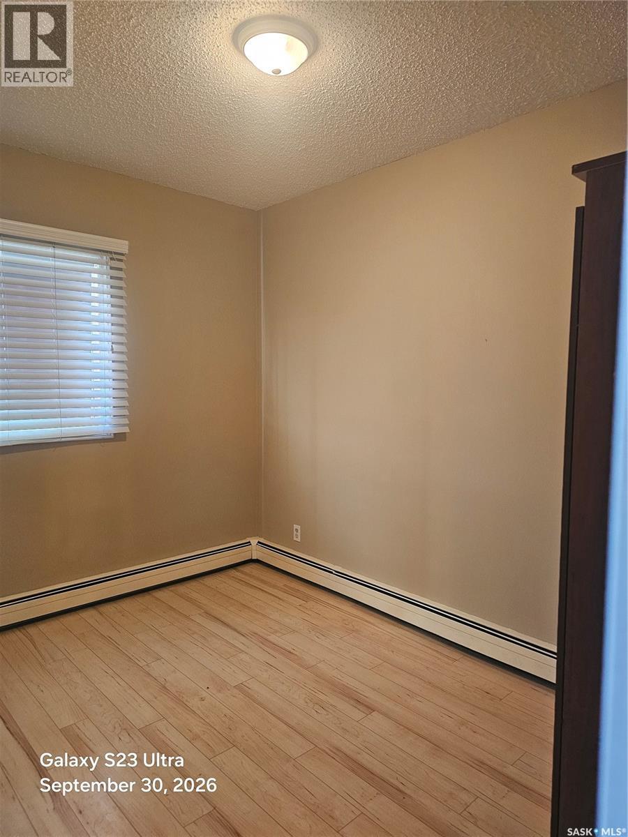 201a 4040 8th Street E Property Photo 3