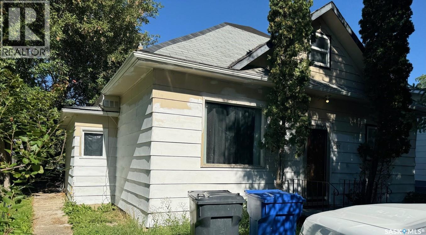 207 Miles Street Property Photo 1