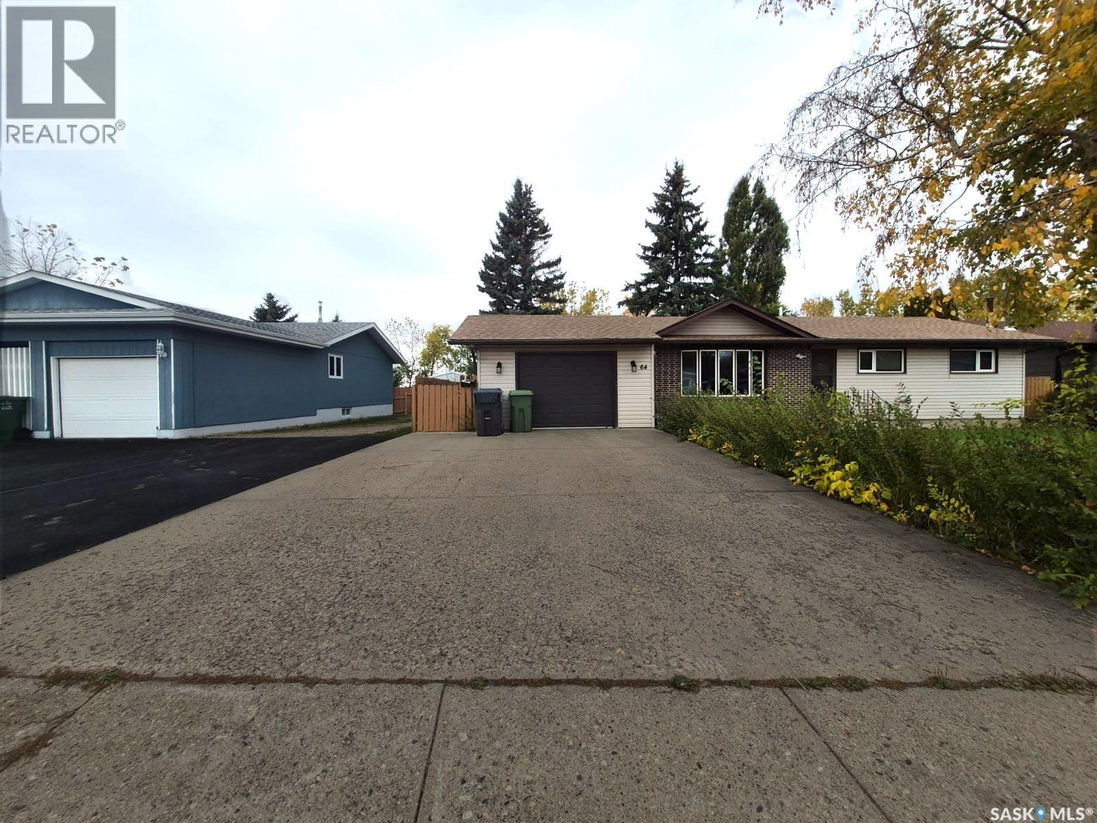 64 Clarewood Crescent Property Photo 3