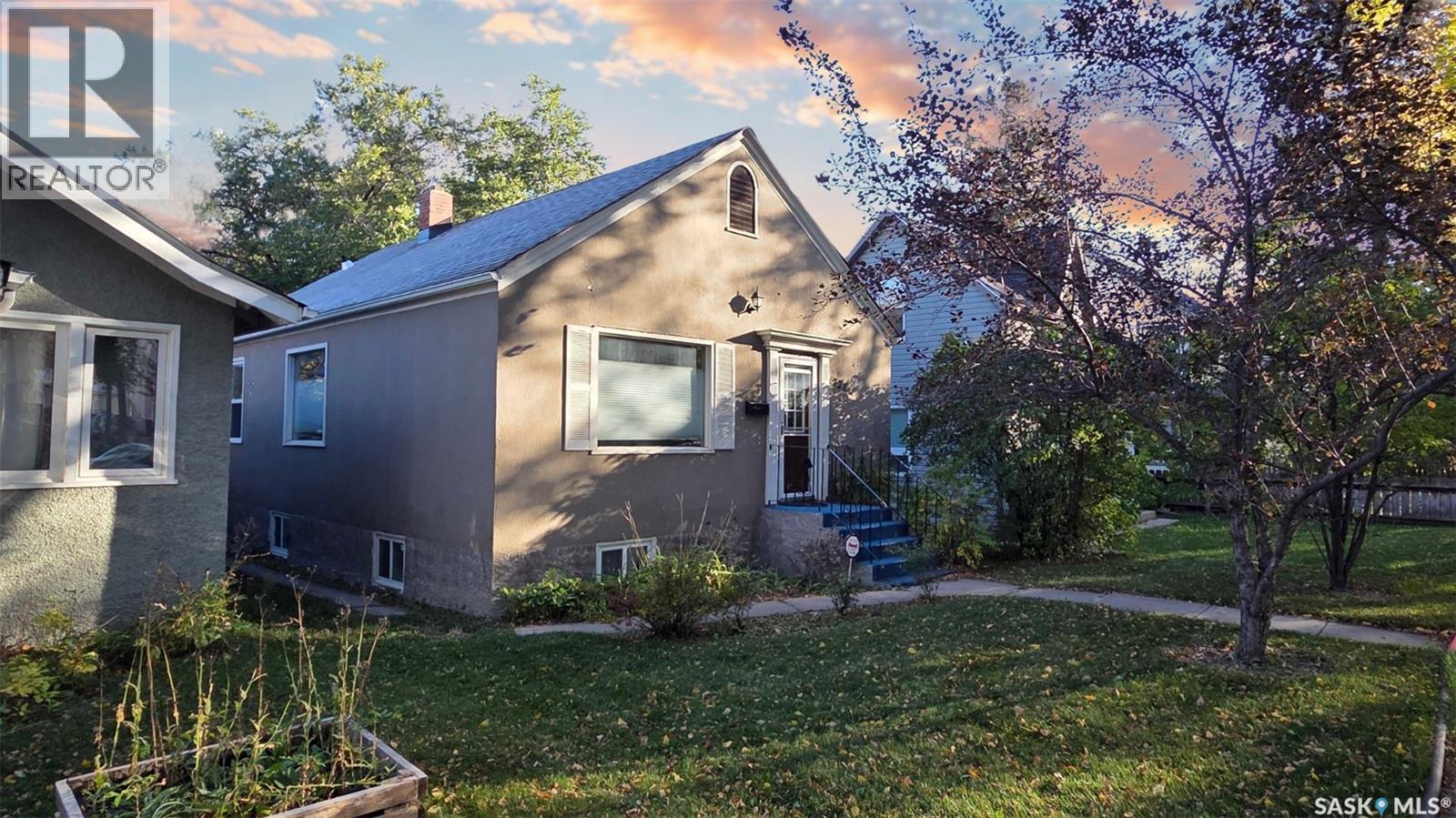 723 9th STREET E Property Photo 1