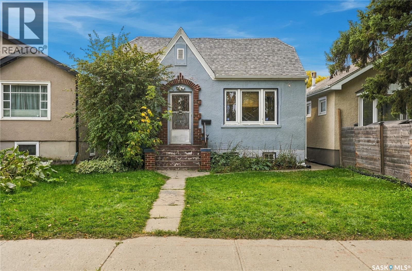 821 College Avenue Property Photo 2