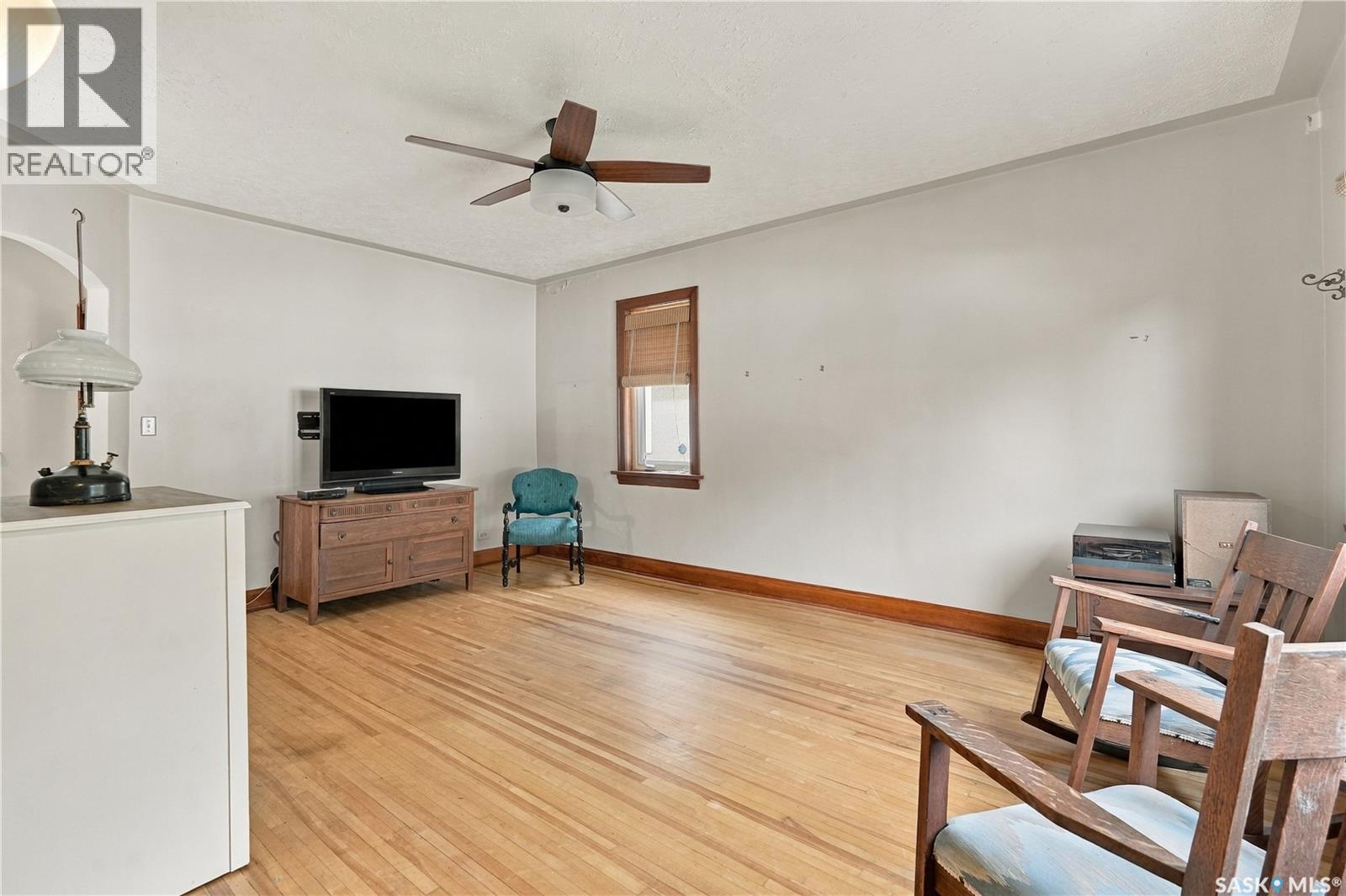 821 College Avenue Property Photo 4