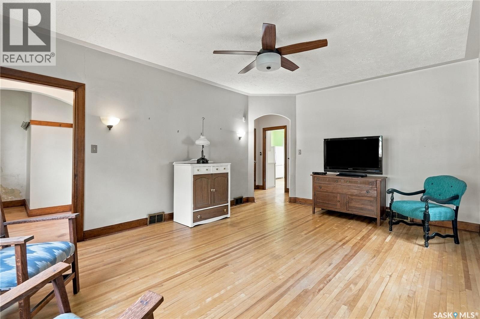 821 College Avenue Property Photo 5